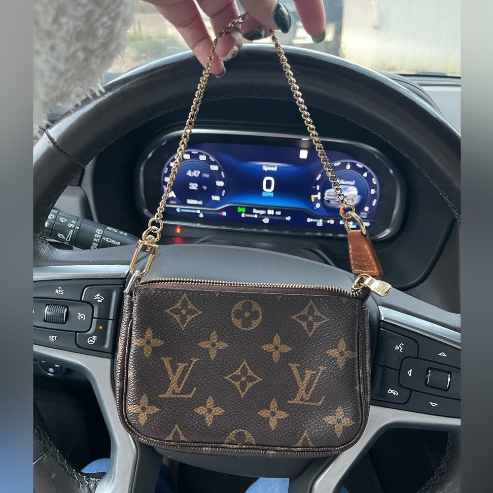 Louis Vuitton Monogram Mini Pochette